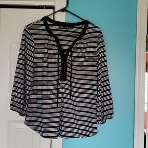 Womens bulk and white 3/4 length blouse